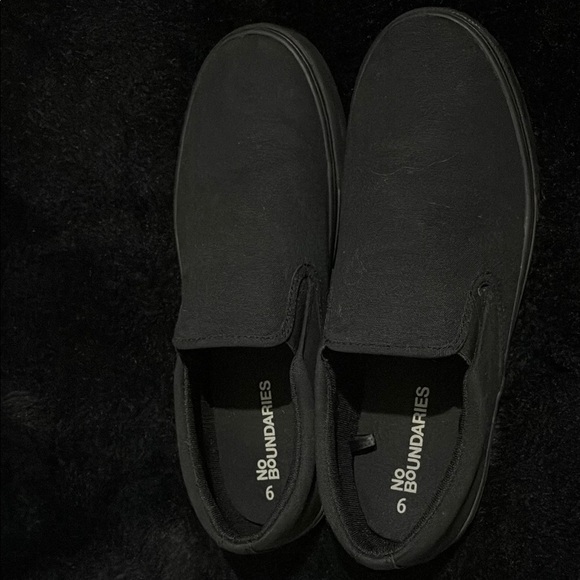 Classic Black Slip-On Men's Shoes - Picture 2 of 6